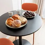 Elegant Studio Rive Gauche Duroc Bon Marche